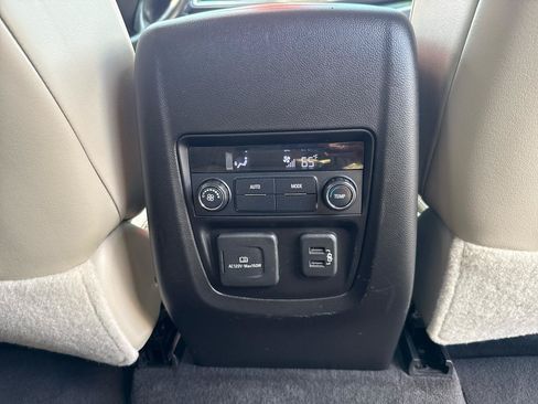 Used 2019 Buick Enclave Essence AWD/4WD image 29