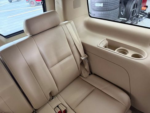 Used 2013 Cadillac Escalade Luxury AWD/4WD image 36