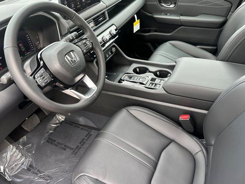 New 2026 Honda Pilot Touring image 9