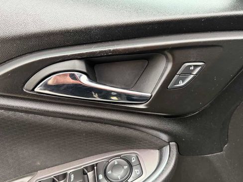 Used 2017 Chevrolet Malibu LT image 10