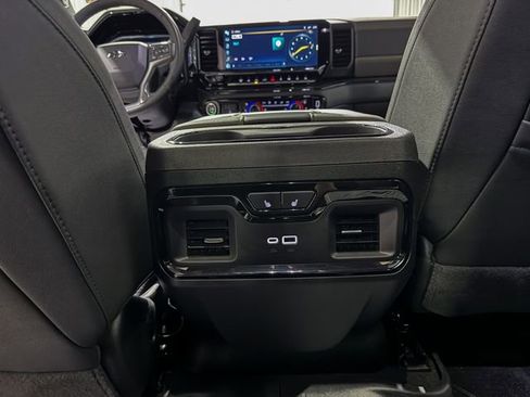 Used 2025 Chevrolet Silverado 2500 ZR2 w/ Technology Package image 23
