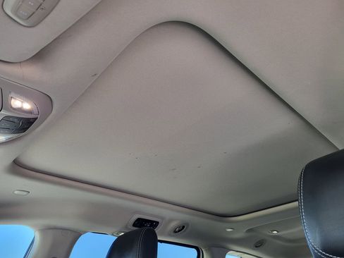 Used 2023 Chrysler Pacifica Limited image 20