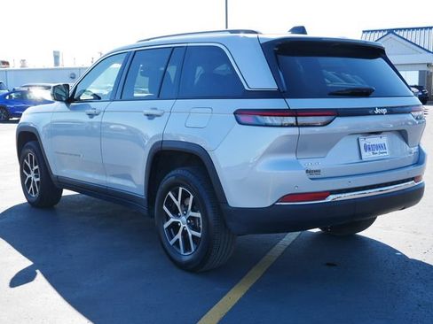 Used 2024 Jeep Grand Cherokee Limited image 3