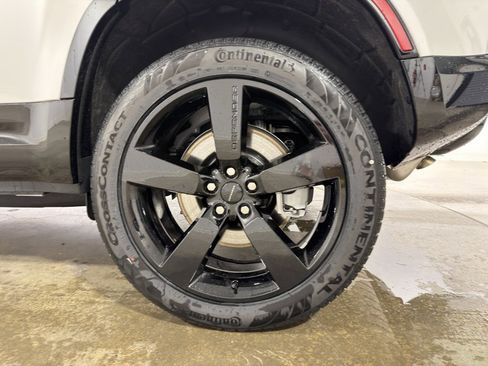 New 2026 Land Rover Defender 110 X-Dynamic SE image 30