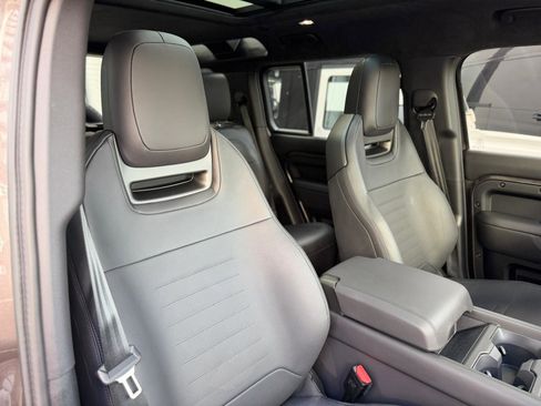 Used 2025 Land Rover Defender 110 AWD/4WD image 21