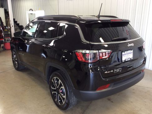 Used 2024 Jeep Compass Limited image 3