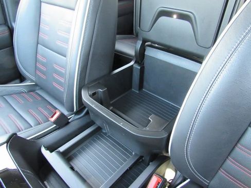 Used 2025 GMC Yukon XL AT4 Ultimate AWD/4WD image 29
