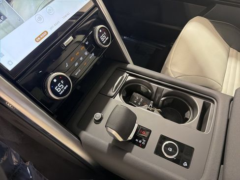New 2026 Land Rover Discovery Dynamic SE AWD/4WD image 17