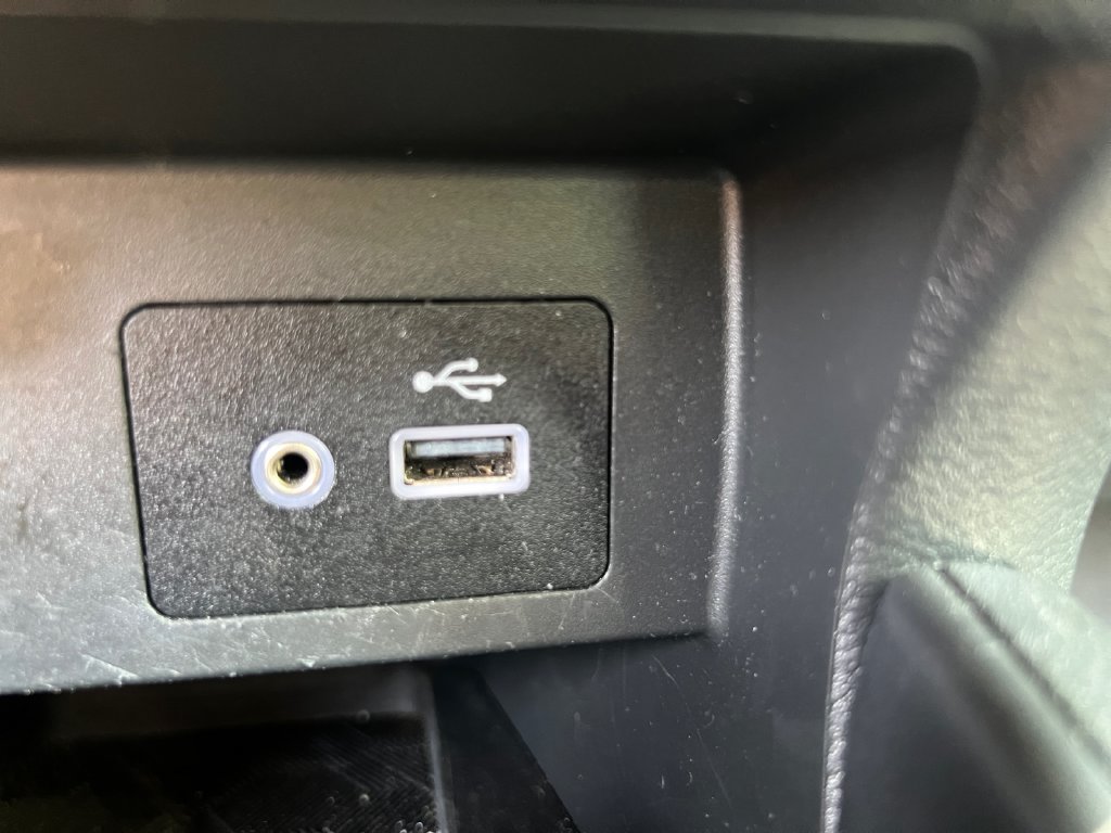 Used 2025 Nissan Versa SV FWD image 26