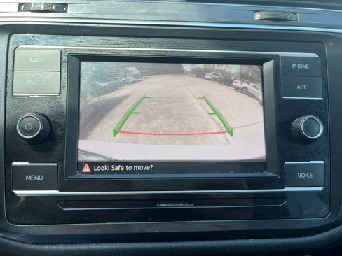 Used 2021 Volkswagen Tiguan S FWD image 24
