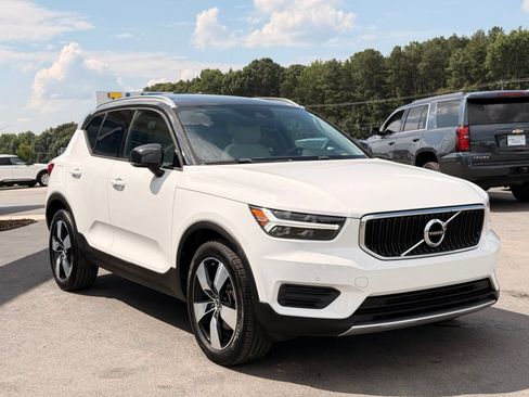 Used 2020 Volvo XC40 T4 Momentum w/ Protection Package FWD image 6