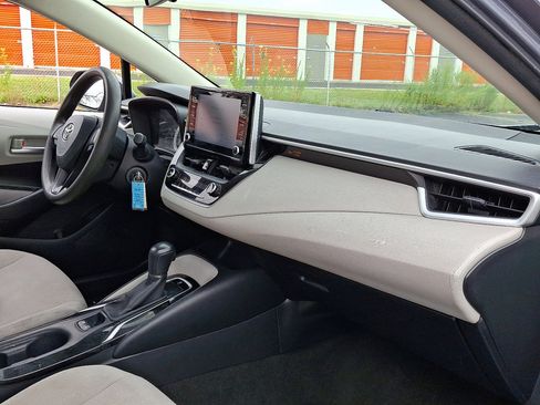 Used 2020 Toyota Corolla LE image 11