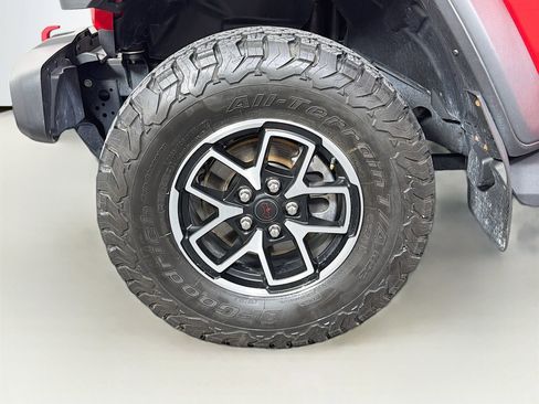 Used 2024 Jeep Wrangler Unlimited Rubicon w/ Safety Group AWD/4WD image 31