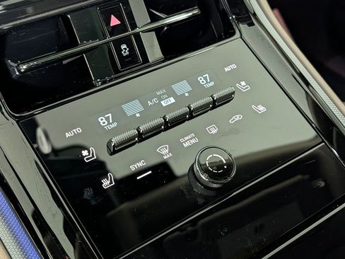 Certified 2025 Porsche Panamera image 33