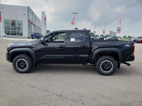 New 2025 Toyota Tacoma TRD Off-Road AWD/4WD image 9