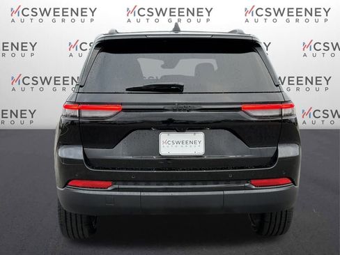 New 2025 Jeep Grand Cherokee Altitude image 4
