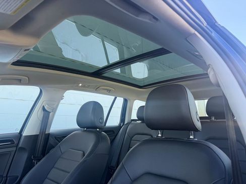 Used 2016 Volkswagen Golf SportWagen FWD image 14