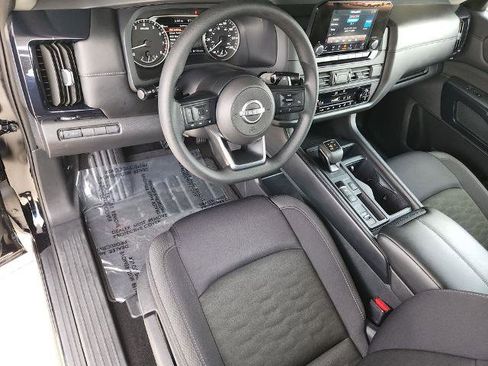 Certified 2025 Nissan Pathfinder S FWD image 11