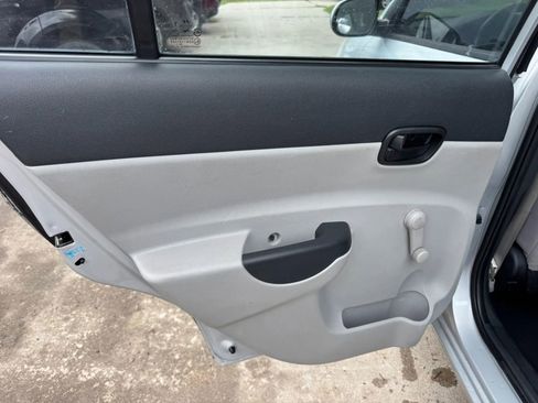 Used 2010 Hyundai Accent GLS FWD image 17