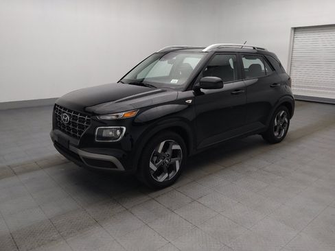 Used 2025 Hyundai Venue SEL FWD image 2