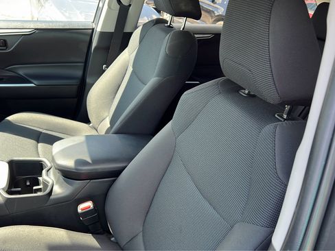 Used 2023 Toyota RAV4 LE image 14