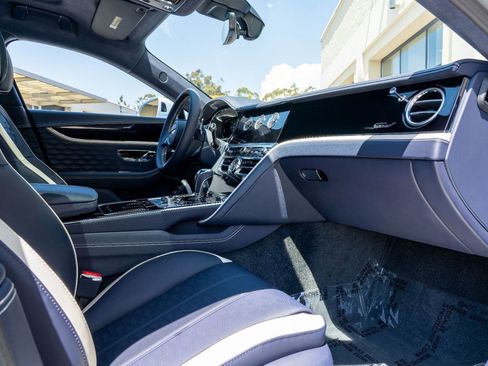 New 2025 Bentley Flying Spur Plug-In Hybrid AWD/4WD image 3