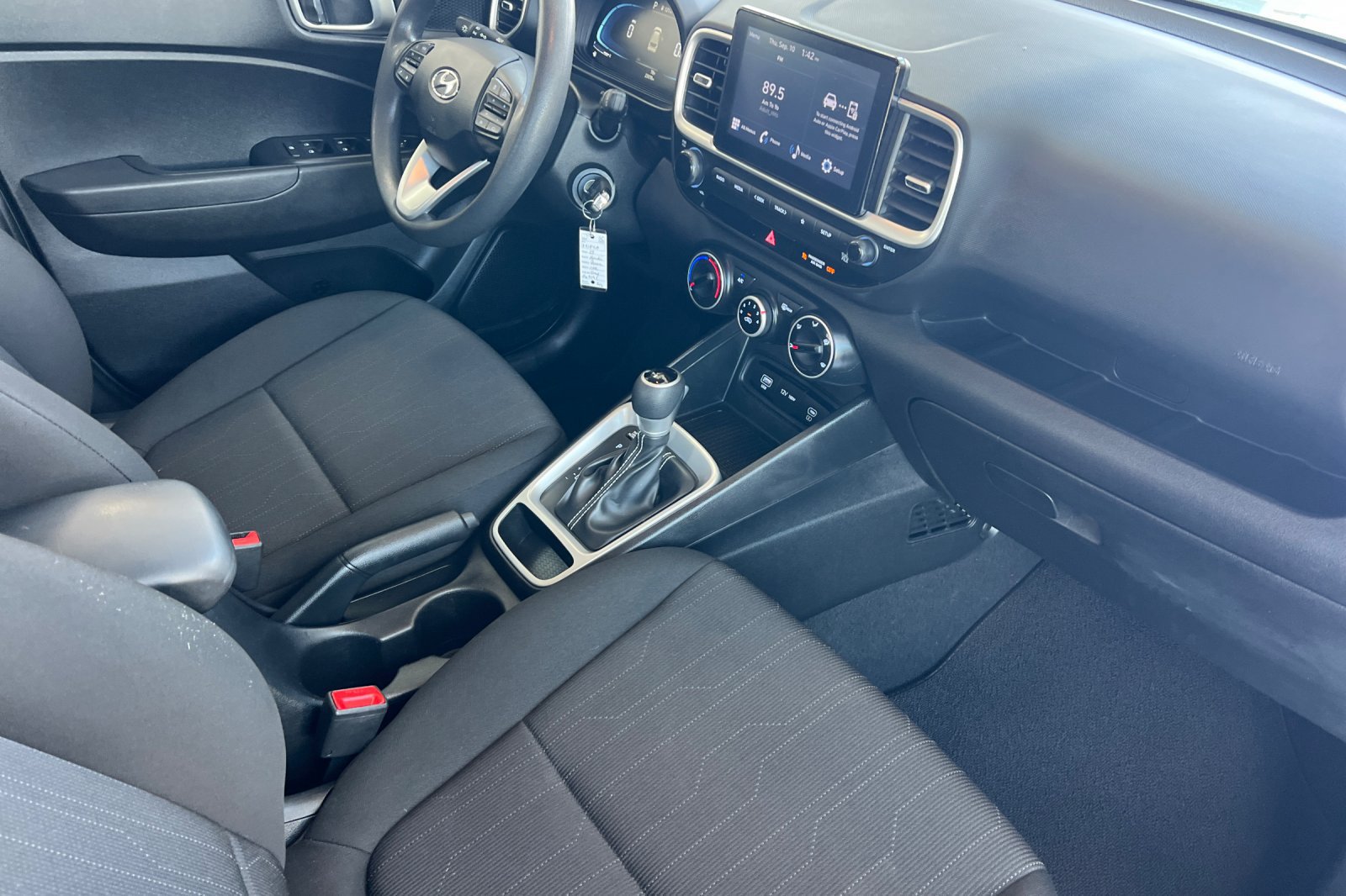 Used 2025 Hyundai Venue SE FWD image 13
