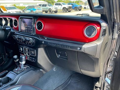 Used 2023 Jeep Wrangler Unlimited Rubicon AWD/4WD image 16