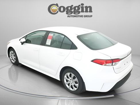 Certified 2025 Toyota Corolla LE FWD image 9