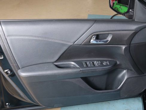 Used 2016 Honda Accord Sport image 22