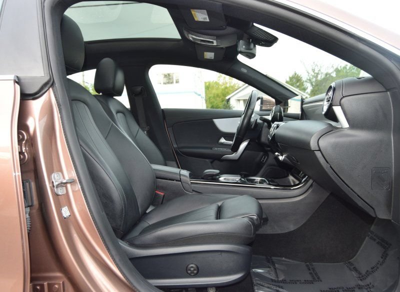 Used 2023 Mercedes-Benz CLA 250 4MATIC w/ Premium Package image 23