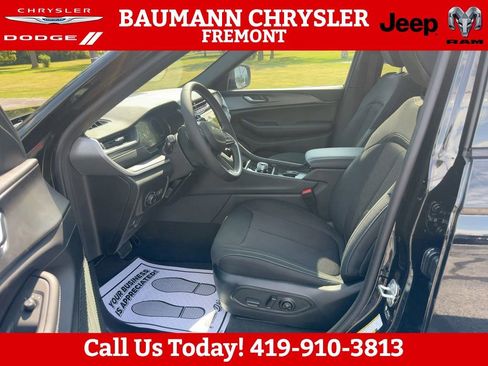 New 2025 Jeep Grand Cherokee L Laredo w/ Trailer Tow Package AWD/4WD image 16