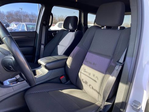 Used 2020 Jeep Grand Cherokee Laredo image 17