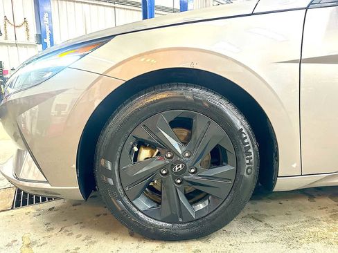 Used 2023 Hyundai Elantra SEL image 18