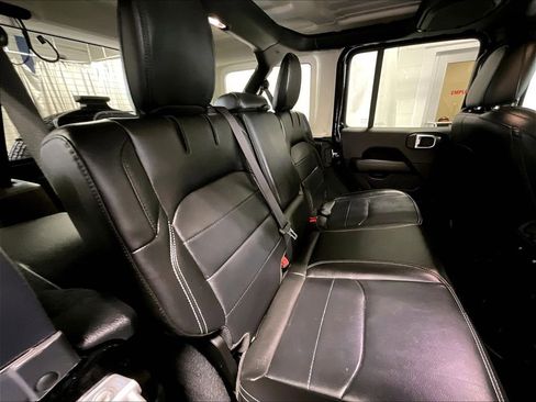 Used 2023 Jeep Wrangler Unlimited Sahara w/ Cold Weather Group AWD/4WD image 16