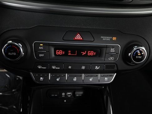 Used 2019 Kia Sorento SX image 31