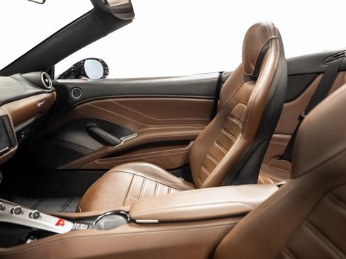 Used 2015 Ferrari California T image 57