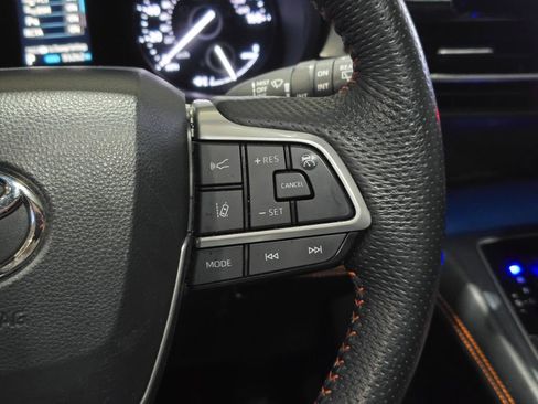 Used 2021 Toyota Sienna XSE image 18