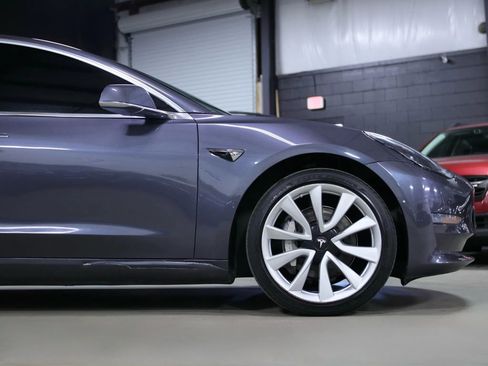 Used 2019 Tesla Model 3 Standard Range Plus image 9