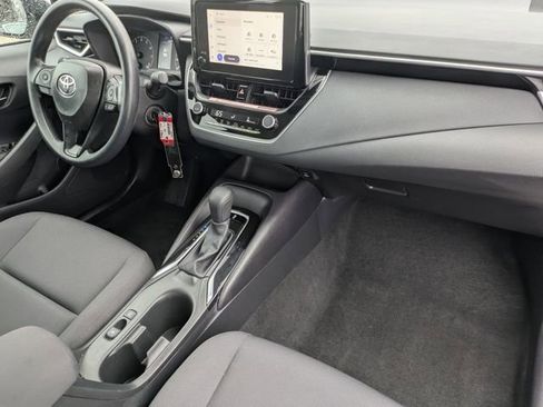 Used 2025 Toyota Corolla LE image 29