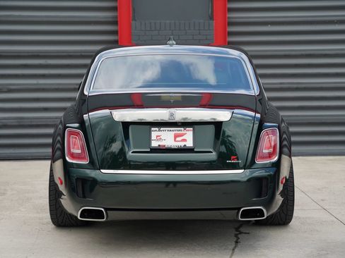 Used 2022 Rolls-Royce Phantom Sedan RWD image 20