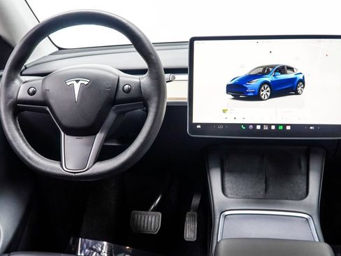 Used 2023 Tesla Model Y AWD image 17