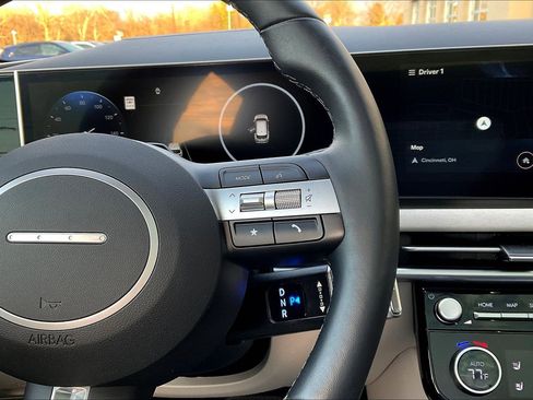 Used 2025 Hyundai Tucson Limited image 13