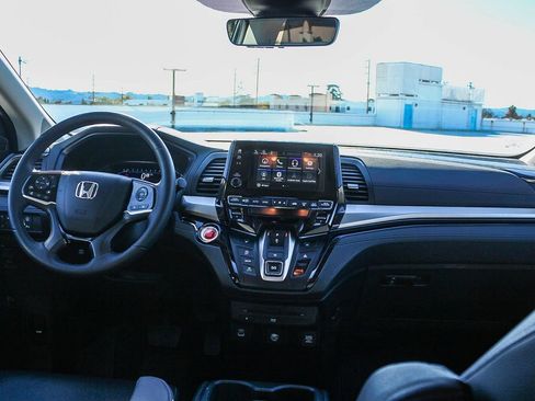 Certified 2023 Honda Odyssey Touring image 11