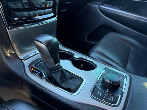 Used 2019 Jeep Grand Cherokee Limited w/ Luxury Group II image 30