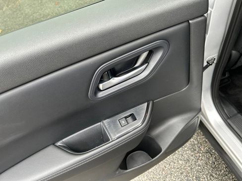 Used 2024 Nissan Rogue SV image 23