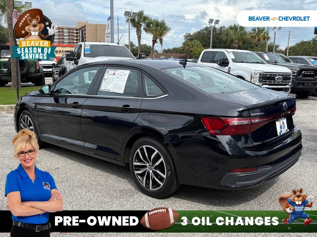 Used 2025 Volkswagen Jetta SE FWD image 5