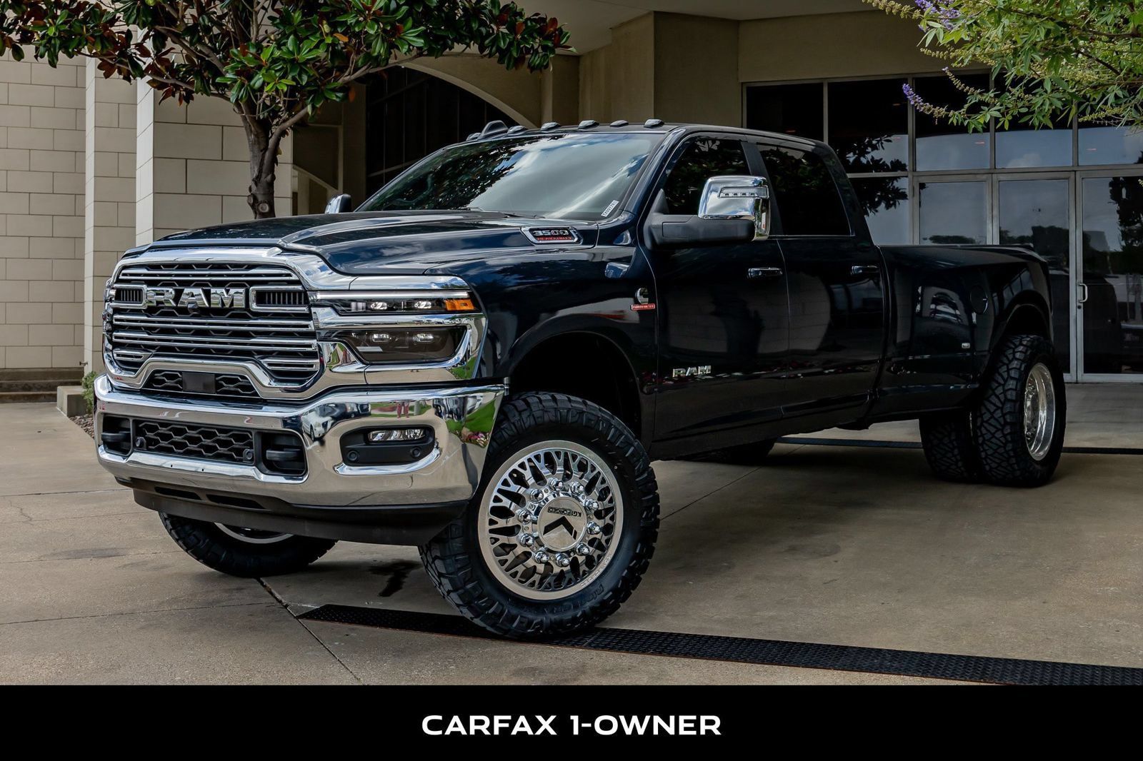 Used 2025 RAM 3500 Laramie AWD/4WD image 5