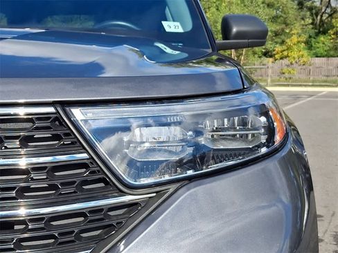 Used 2022 Ford Explorer XLT image 30