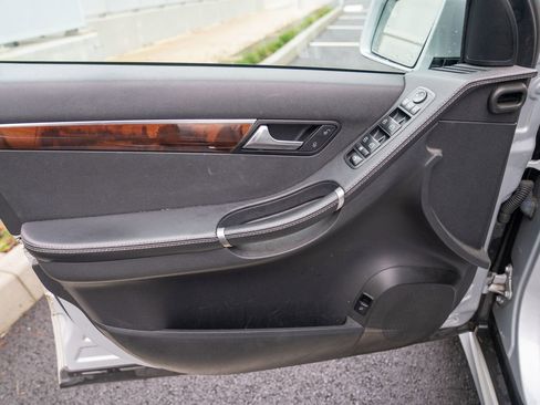 Used 2011 Mercedes-Benz R 350 4MATIC image 10